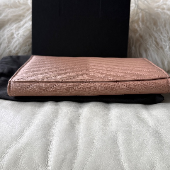 NWT, Saint Laurent Monogram Grain de Poudre Clutch Vintage Peach GHW, Ret. $850 - Picture 5 of 10